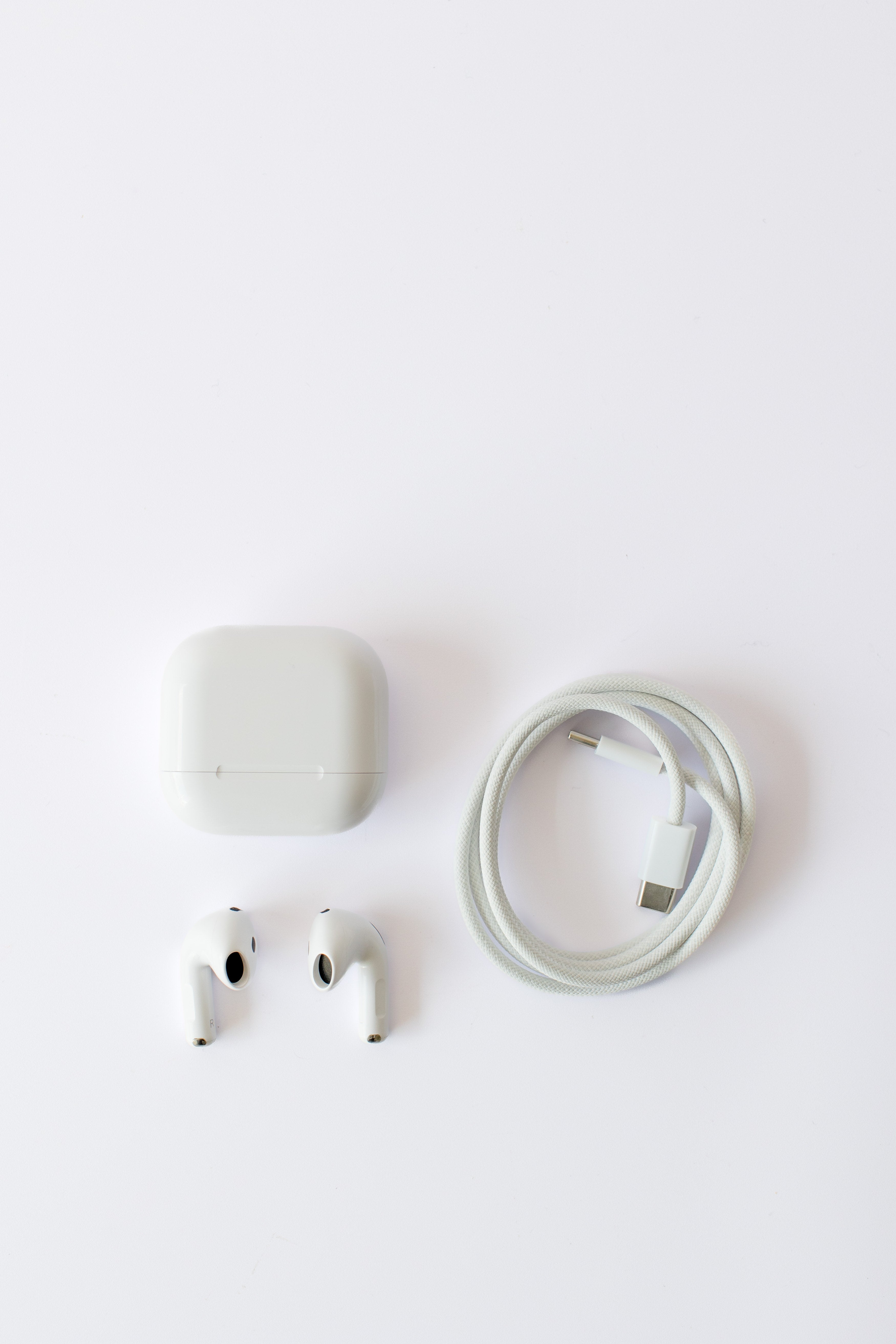 InPods 4a Geração com caixa Magsafe ( Lightning- Type C )
